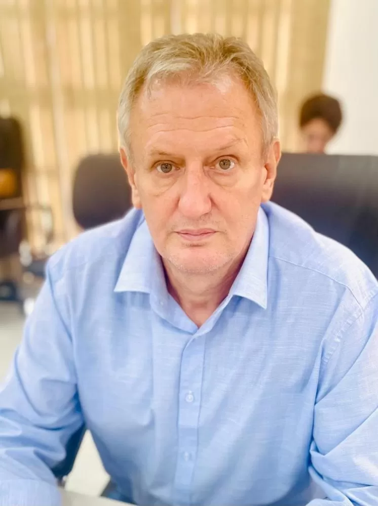 Vereador Carlinhos apresentou indicações relacionadas a infraestrutura esportiva, trânsito e melhorias no interior. (Foto: Cristiano Viteck)