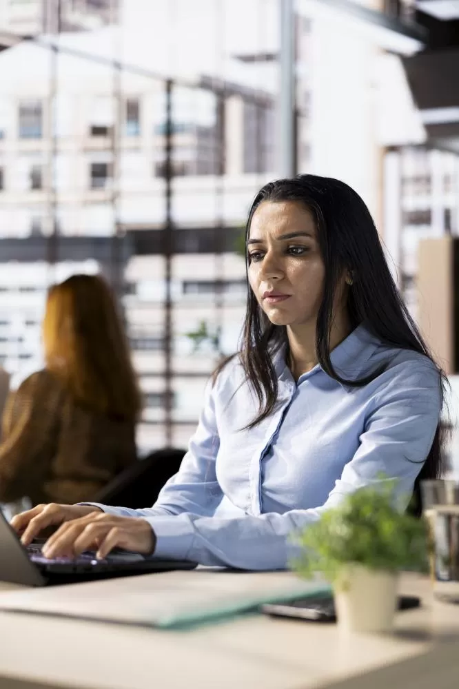 Rendimento do trabalho das mulheres paranaenses apresentou crescimento acima da média nacional, segundo dados do IBGE analisados pelo Ipardes. (Foto: Freepik)