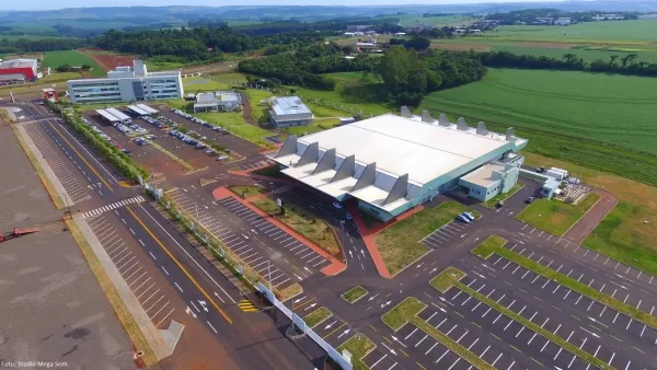 Reunião do Sistema Ocepar em Medianeira reúne lideranças do cooperativismo e da Copel para discutir ações voltadas ao fornecimento de energia no meio rural. (Foto: Divulgação)
