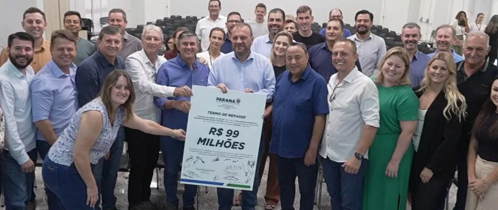 Secretário Rogério Helias Carboni apresenta o programa Bons Olhos Paraná em Marechal Cândido Rondon, ao lado de autoridades estaduais, municipais e lideranças regionais. (Foto: João Livi)