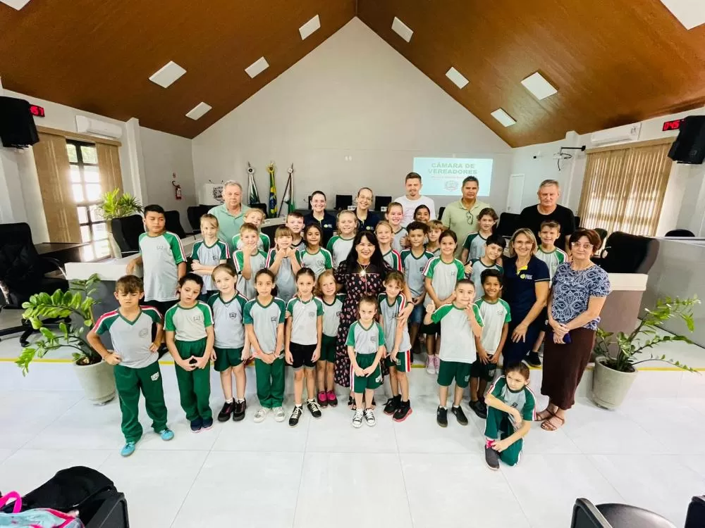 Estudantes participam de visita educativa à Câmara de Vereadores de Marechal Rondon. (Foto: Cristiano Viteck)