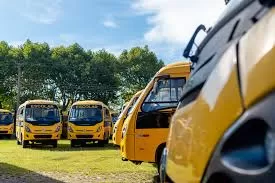 Vereadores Marciel Escher e Marciane Specht sugerem instalação de ar-condicionado nos ônibus do transporte escolar.  