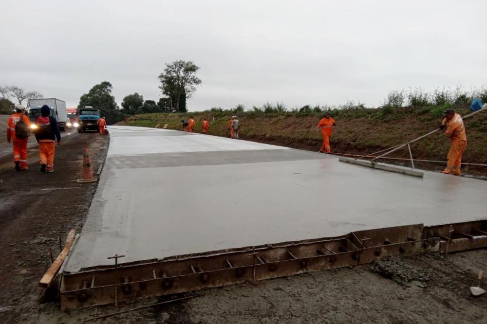 Pavimentação em concreto tende ter maior durabilidade. Foto: DER-PR