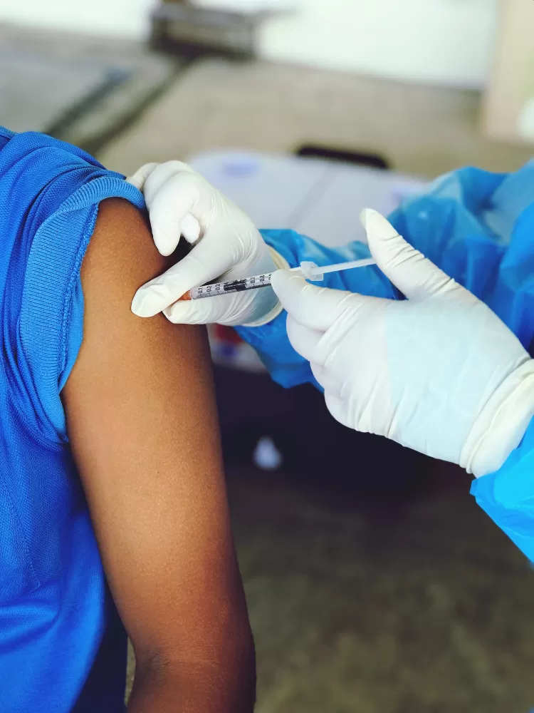 Vacinação contra a influenza estará disponível em todas as unidades de saúde do município a partir de segunda-feira (30). (Foto: Freepik)