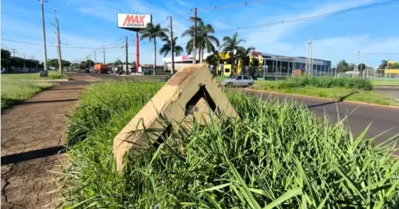 Marciel Escher e Marciane Specht propõem roçada e limpeza das calçadas do centro de Marechal Cândido Rondon.