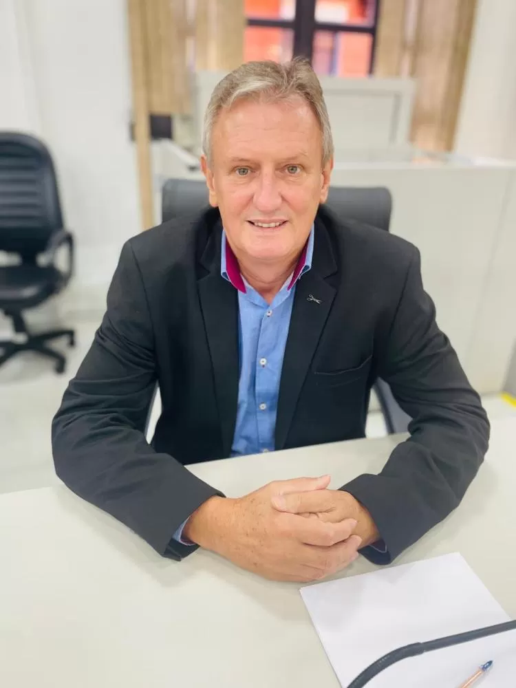 Carlinhos apresenta três indicações individuais e participa de duas propostas conjuntas na sessão