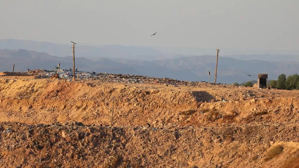 Lixões ainda são realidade em centenas de municípios brasileiros, mesmo após prazo para extinção. (Foto: Valter Campanato/Agência Brasil)