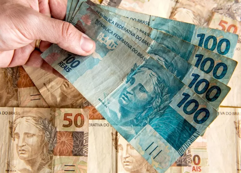 Aumento da dívida pública reflete impacto dos juros e resultado negativo das contas do setor público. (Foto: Freepik)