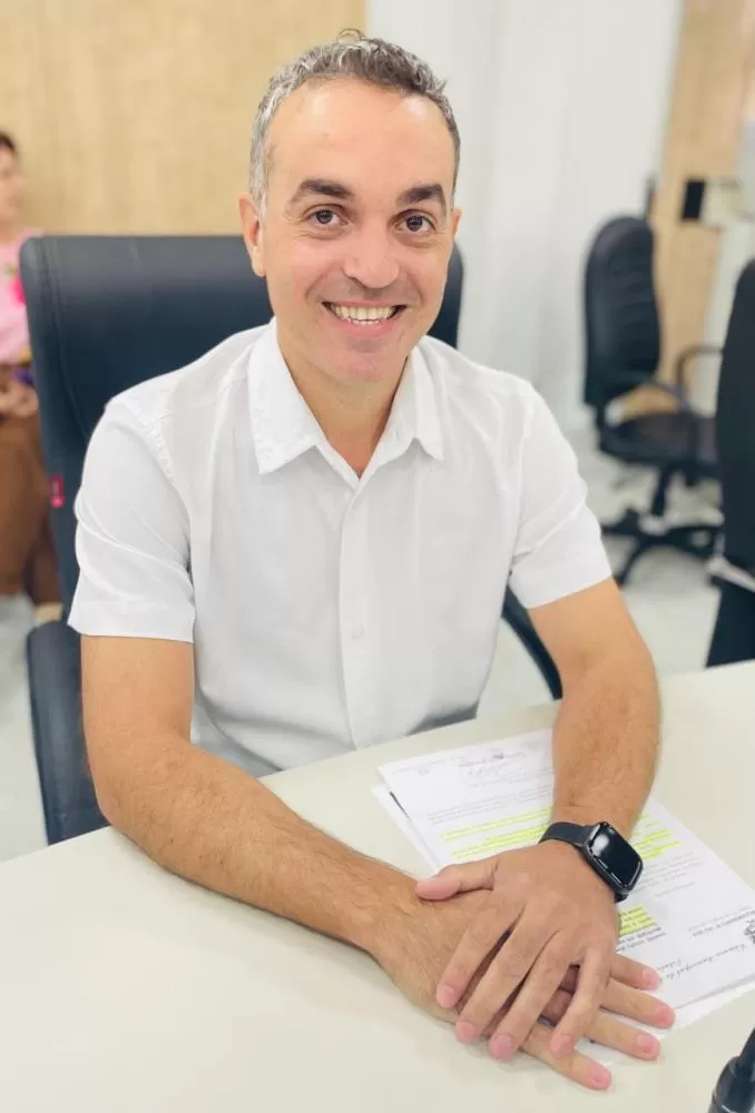 Juliano Astor apresentou requerimento sobre incentivo industrial e indicações para recape em dois bairros do município. (Foto: Cristiano Viteck)