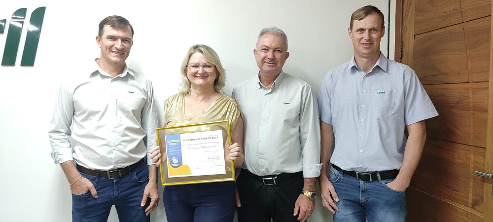 Dorotéa Steinmacher (aqui ladeada pelos diretores da Copagril), da empresa Copagril, foi a escolhida em 2023. Foto: João Livi