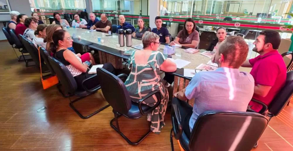 Reunião no Paço Municipal definiu detalhes da feijoada beneficente em Marechal Rondon (Foto: Divulgação)