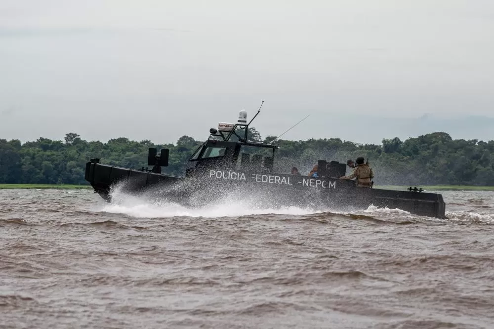 Lancha blindada da Polícia Federal reforça patrulhamento no reservatório de Itaipu (Foto: William Brisida/Itaipu Binacional)