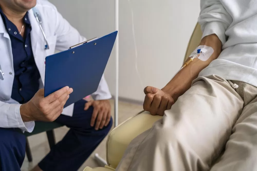 Gordinho do Suco e Padeiro defendem estudos para viabilizar a implantação do serviço de hemodiálise em Marechal Cândido Rondon.. (Foto: Freepik)