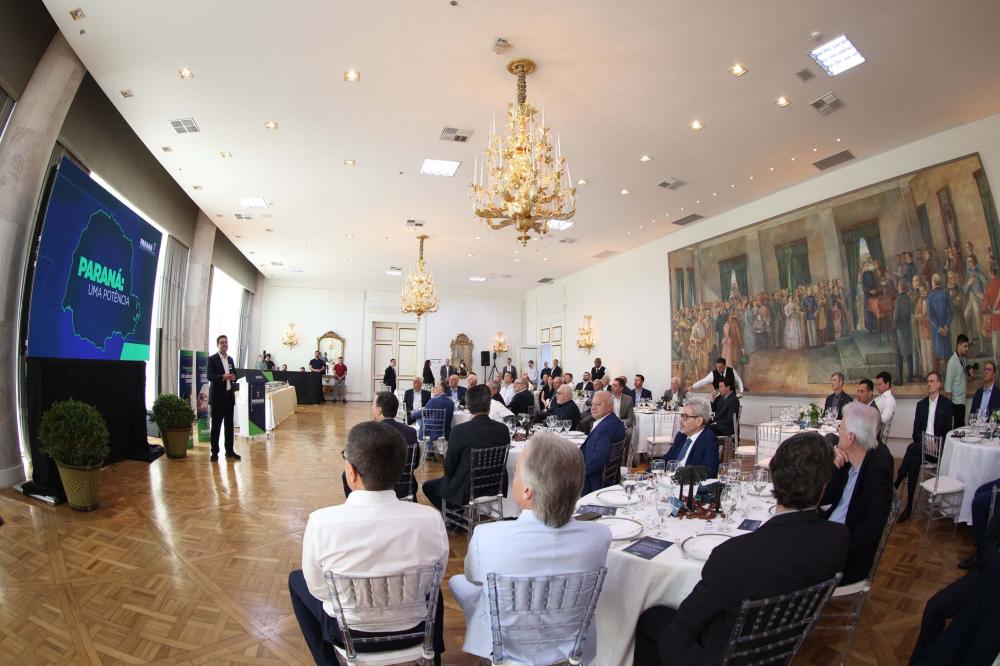 O governador Carlos Massa Ratinho Junior participou nesta segunda-feira (23) no Palácio Iguaçu, em Curitiba, de um almoço com dezenas de empresários de diversas regiões do Paraná. Foto: Jonathan Campos/AEN