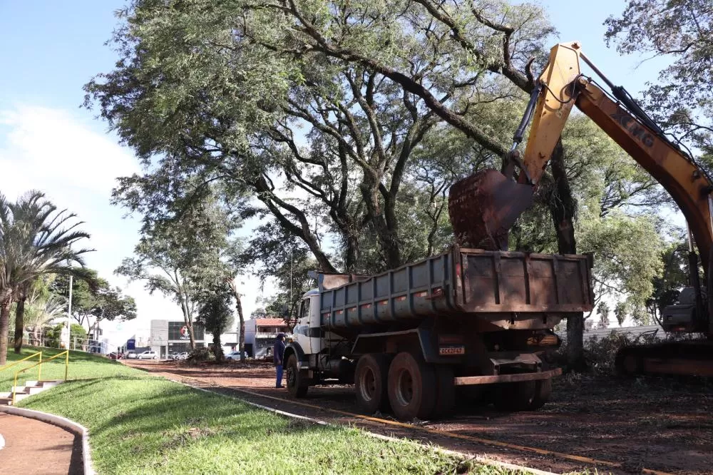 Primeira etapa da reforma da Praça Willy Barth inicia com obras na via entre prefeitura e Câmara (Foto: Divulgação)
