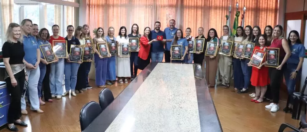 Escolas municipais são homenageadas pela conquista do Selo Ouro na Educação em Marechal Rondon (Foto: Divulgação)