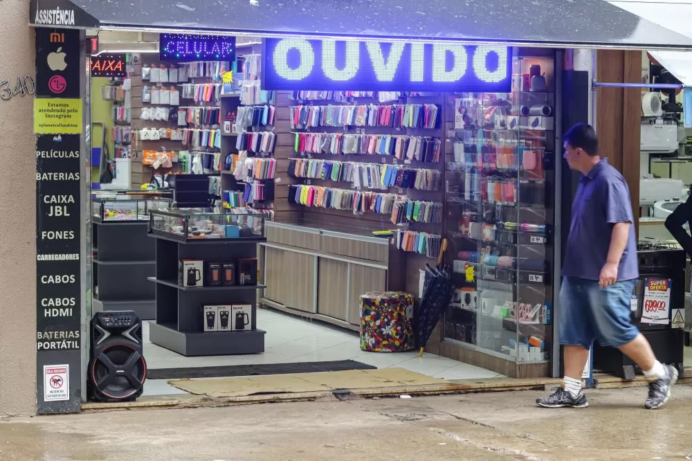 Comércio do Paraná atinge maior nível de vendas em 26 anos e dispara acima da média nacional