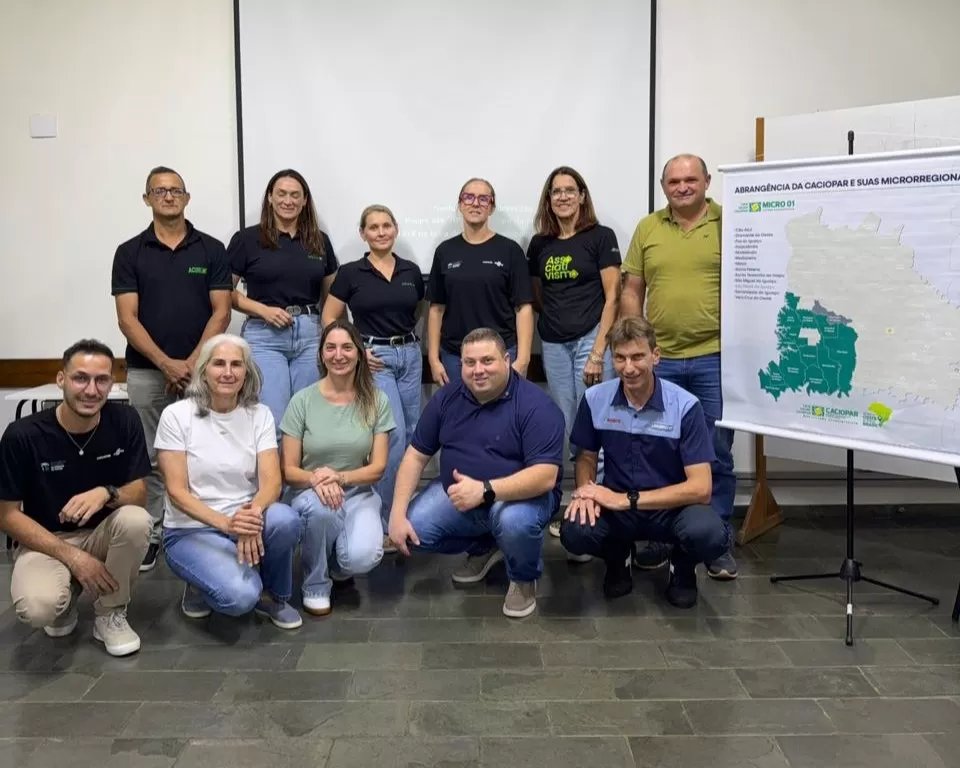 Representantes de associações comerciais participam de reunião da Micro 1 da Caciopar em Santa Helena. (Foto: Divulgação)