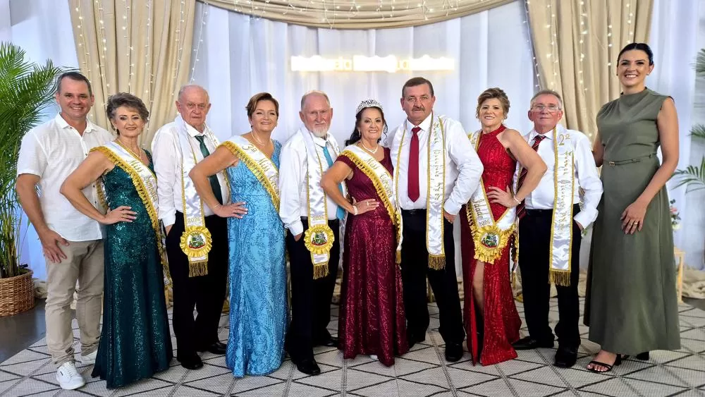 Participantes transformam passarela em espaço de emoção e celebração no Miss e Mister Terceira Idade 2026. (Foto: Divulgação)