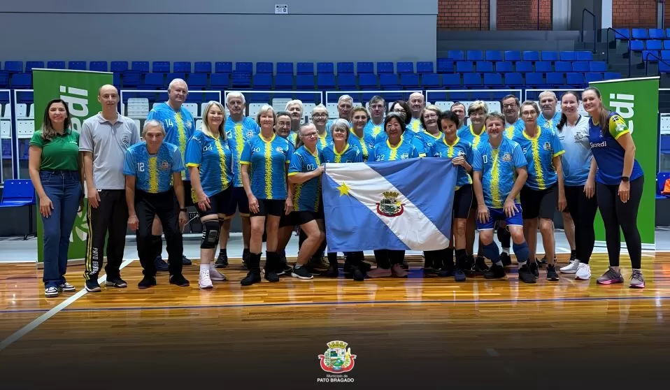 Equipes masculina e feminina de Pato Bragado participaram da primeira etapa do Circuito Oeste Sicredi de Vôlei Câmbio, em Santa Helena. (Foto: Divulgação)