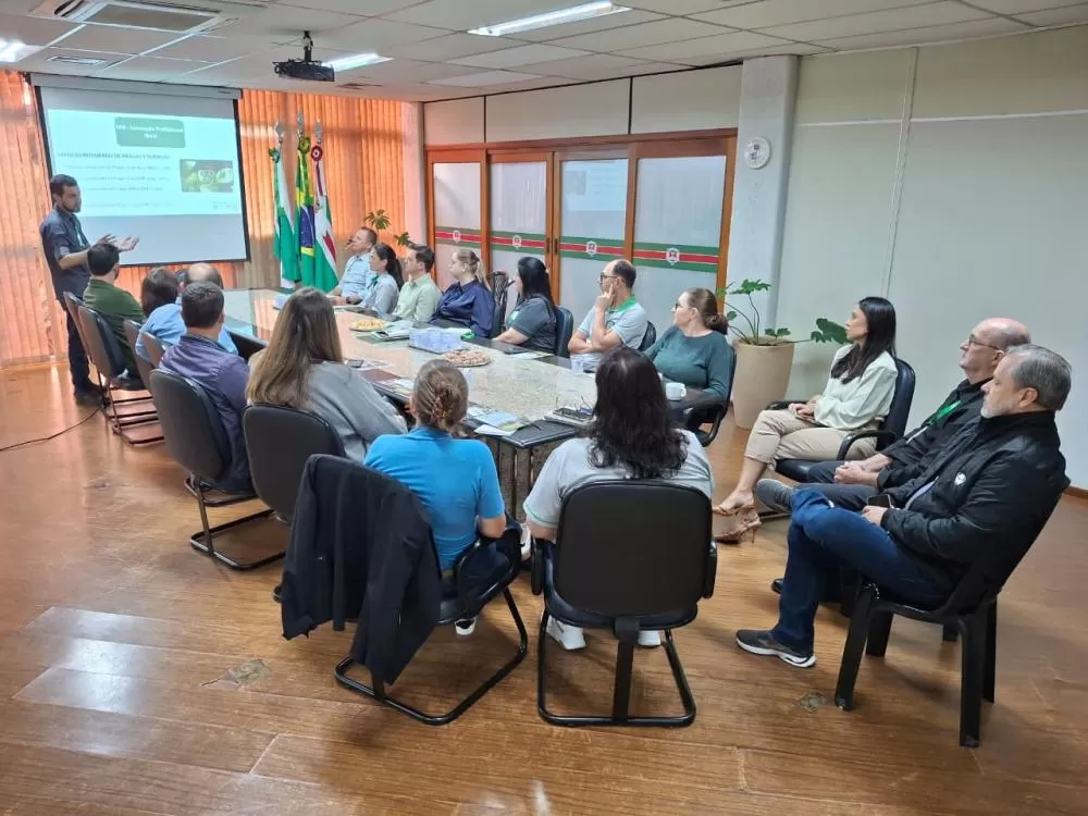 Reunião no paço municipal discutiu cursos e demandas de capacitação rural em Marechal Cândido Rondon. (Foto: Divulgação)