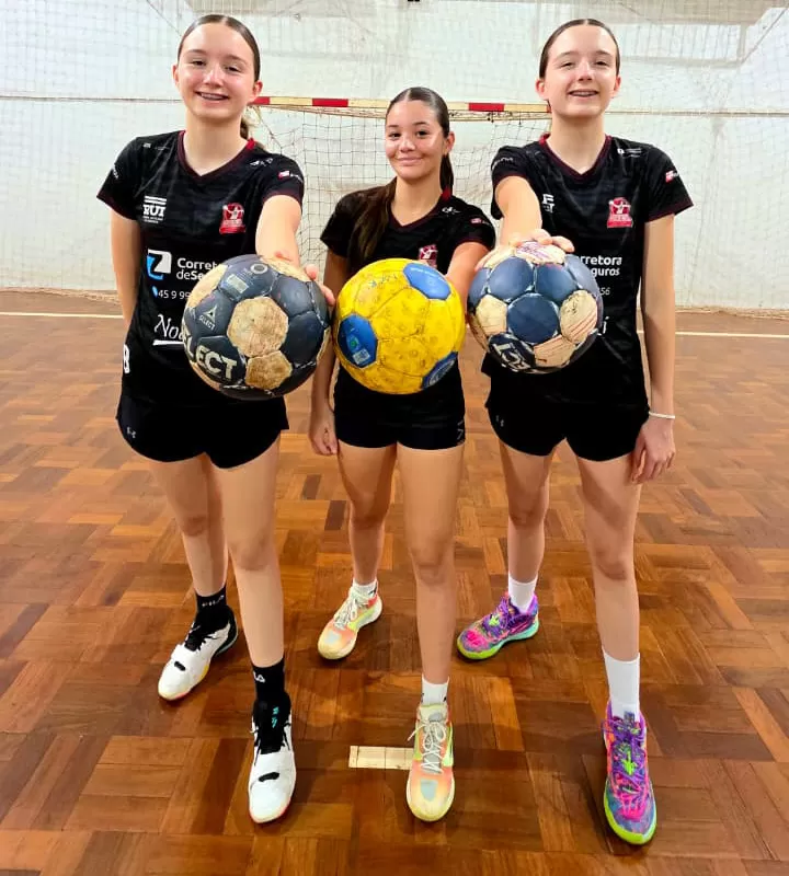 Atletas do Colégio Luterano Rui Barbosa vivem fase de destaque no handebol estadual e comemoram convocações para a Seleção Paranaense. (Fotos: Divulgação)