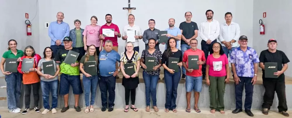 Famílias da Vila Martins receberam as matrículas dos imóveis e conquistaram a titularidade definitiva de seus lares em Marechal Cândido Rondon. (Foto: Divulgação)