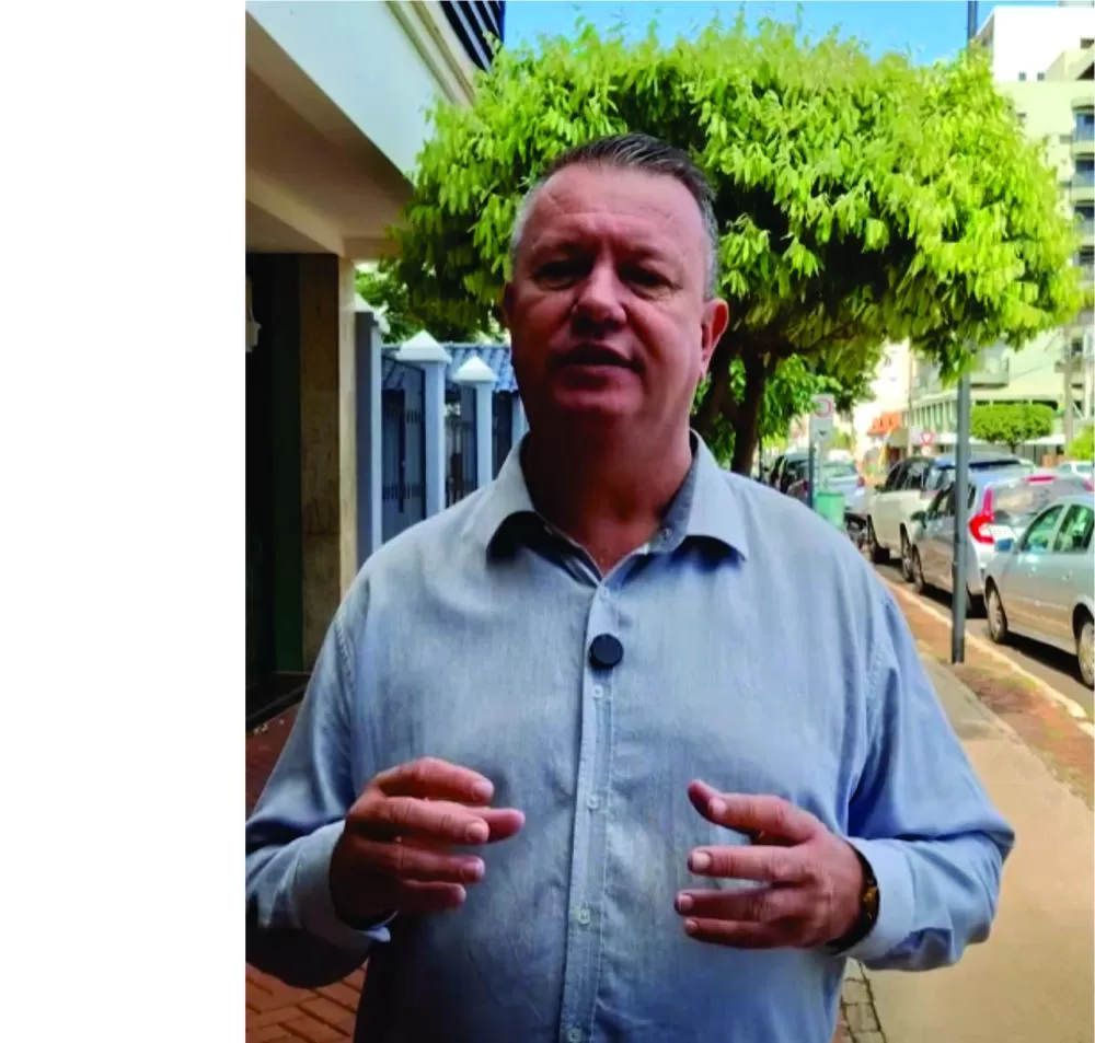 Secretário de Mobilidade, Marcos Carlton Henning, reforça orientações sobre o uso seguro de patinetes e bicicletas elétricas em Marechal Cândido Rondon. (Foto: Divulgação)