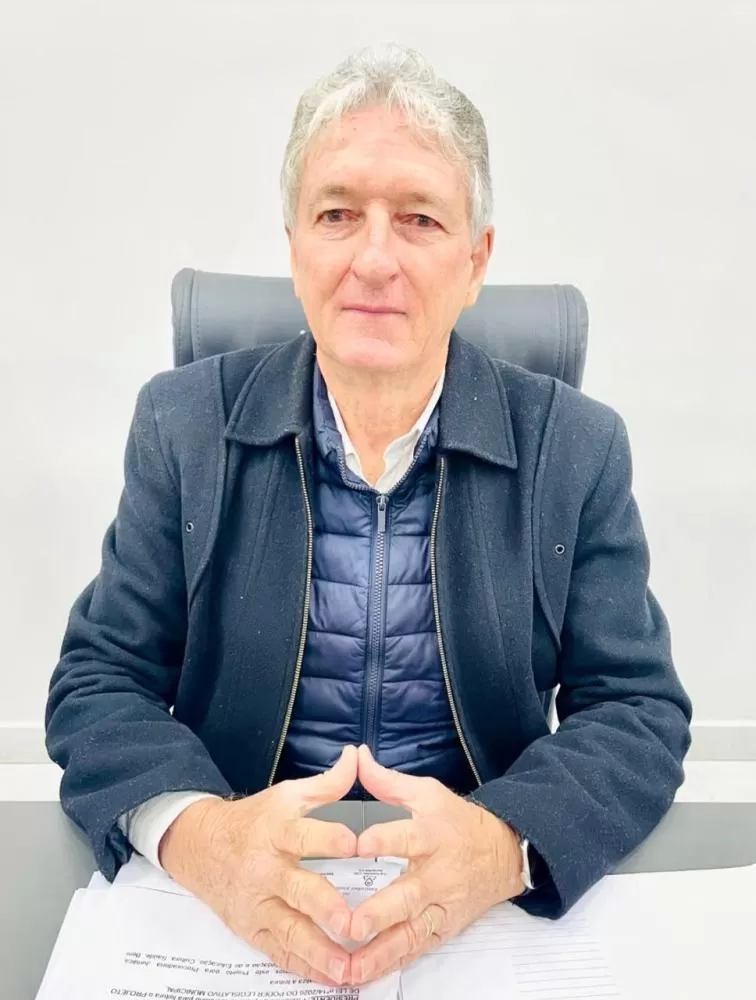 Vereador Valdirzinho assinou proposta para criação da Comissão Municipal de Ética e Bem-Estar Animal e modernização de maquinários da Infraestrutura. (Foto: Cristiano Viteck)
