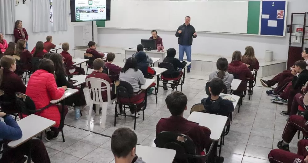 Secretaria de Mobilidade realizou palestra no Colégio Luterano Rui Barbosa sobre o uso seguro de veículos autopropelidos. (Foto: Divulgação)