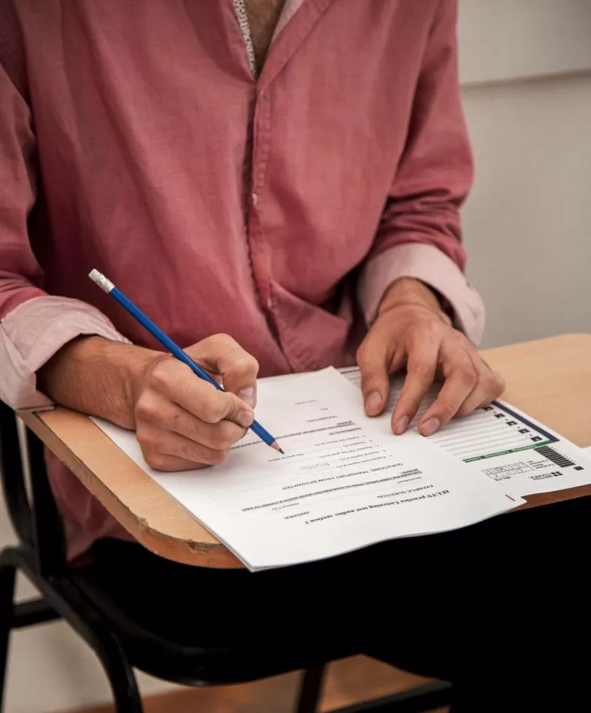 Cerca de 7.500 candidatos devem realizar neste domingo a prova objetiva do concurso público da prefeitura rondonense. (Foto: Magnific)