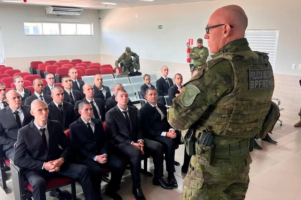 Alunos do Curso de Formação de Praças participam de treinamento em Guaíra, com foco na atuação em áreas de fronteira. (Foto: PMPR)