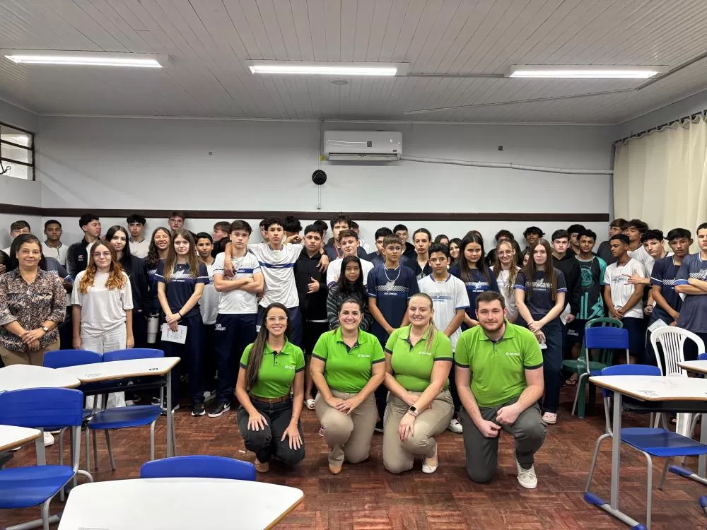 Equipe Sicredi Aliança PR/SP na Semana Nacional de Educação Financeira. (foto: Divulgação)