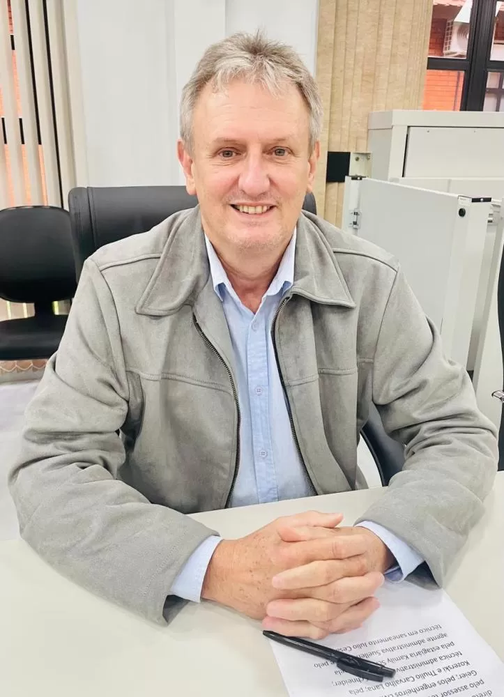 Carlinhos apresentou pedidos para estradas rurais, iluminação pública, saúde bucal e segurança viária. (Foto: Cristiano Viteck)
