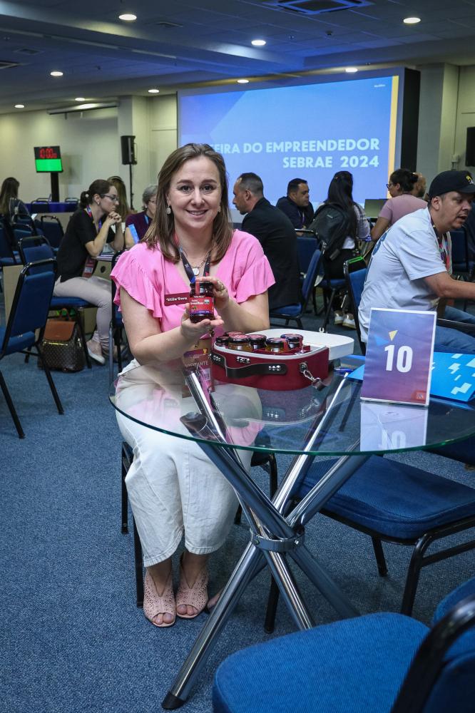 Juanice Boszcz apresentou geleias 100% artesanais. Foto: Inove.