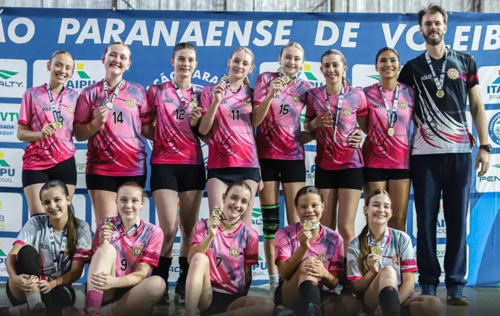 Equipe Sub-16 feminina de vôlei de Pato Bragado conquistou o título da 1ª etapa do Regional Oeste em Cascavel. (Foto: Divulgação)