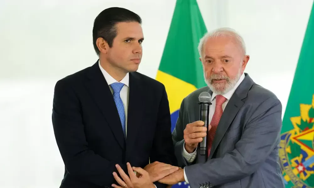 Acordo entre Hugo Motta e Lula prevê transição de um ano para redução da jornada semanal e fim da escala 6x1. (Foto: Fabio Rodrigues-Pozzebom/Agência Brasil)