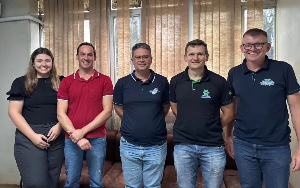 Reunião entre prefeitura e professores da Unioeste discutiu ações de controle da cigarrinha-do-milho em Marechal Cândido Rondon. (Foto: Divulgação)