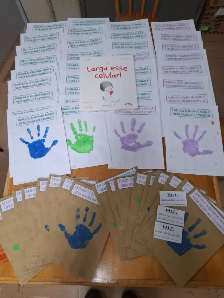 Projeto “Ei, psiu! Eu estou aqui!” promove reflexão sobre o uso excessivo de telas e valoriza brincadeiras, convivência e vínculos afetivos na infância. (Foto: Divulgação)