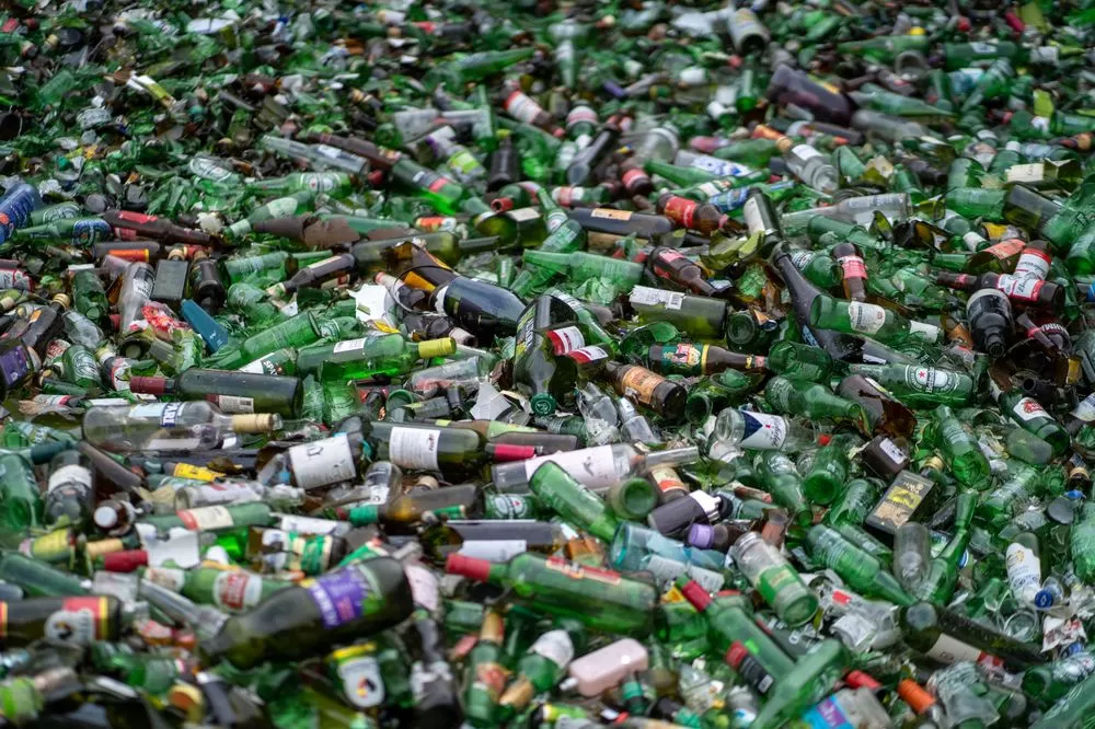 Pesquisa da CNI mostra que brasileiros valorizam empresas sustentáveis, mas ainda resistem à compra de produtos reciclados. (Foto: Claraboia Filmes/CNI)