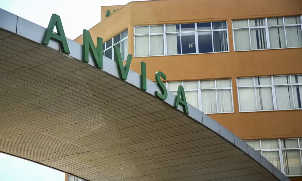 Anvisa determinou recolhimento de lote da água mineral Crystal sem gás após confirmação da presença da bactéria Pseudomonas aeruginosa. (Foto: Marcelo Camargo/Agência Brasil)