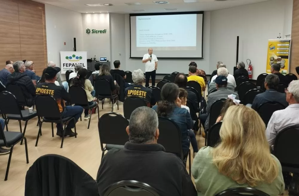 Seminários realizados na região Oeste buscam fortalecer a apicultura e a meliponicultura, com foco em profissionalização, mercado e valorização do Mel do Oeste. (Foto: Divulgação)