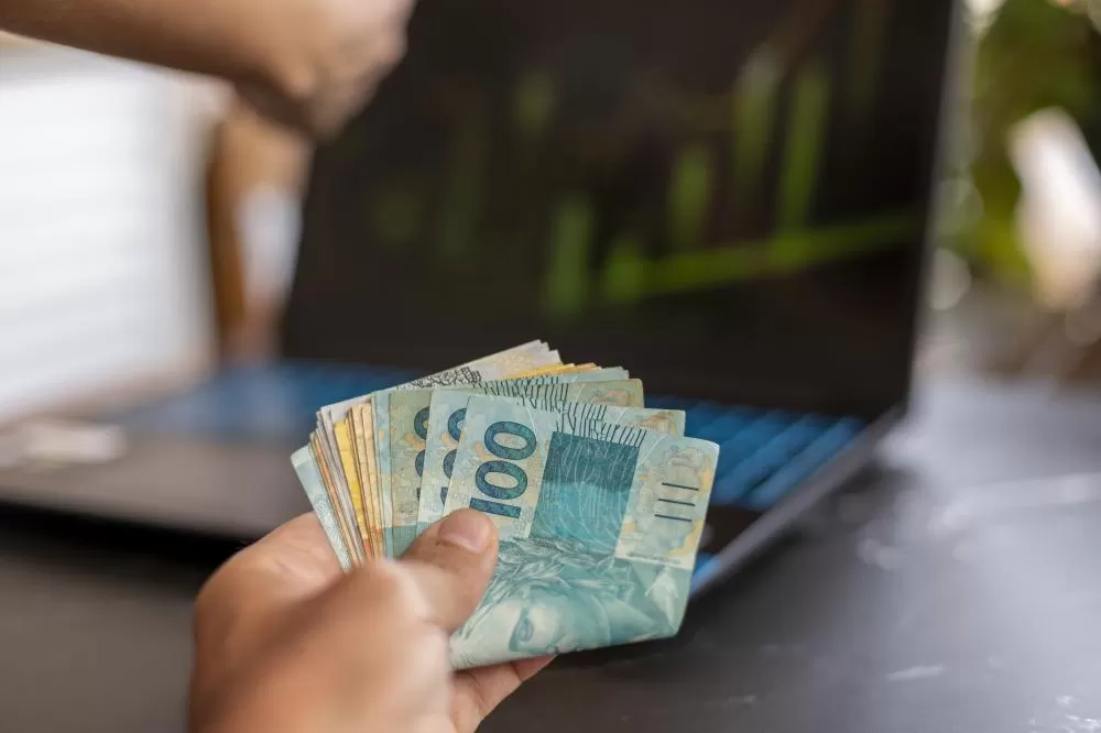 Atendentes terceirizados prestam serviço em unidades de saúde, instituições de ensino e outros setores da administração municipal. (Foto: Magnific)