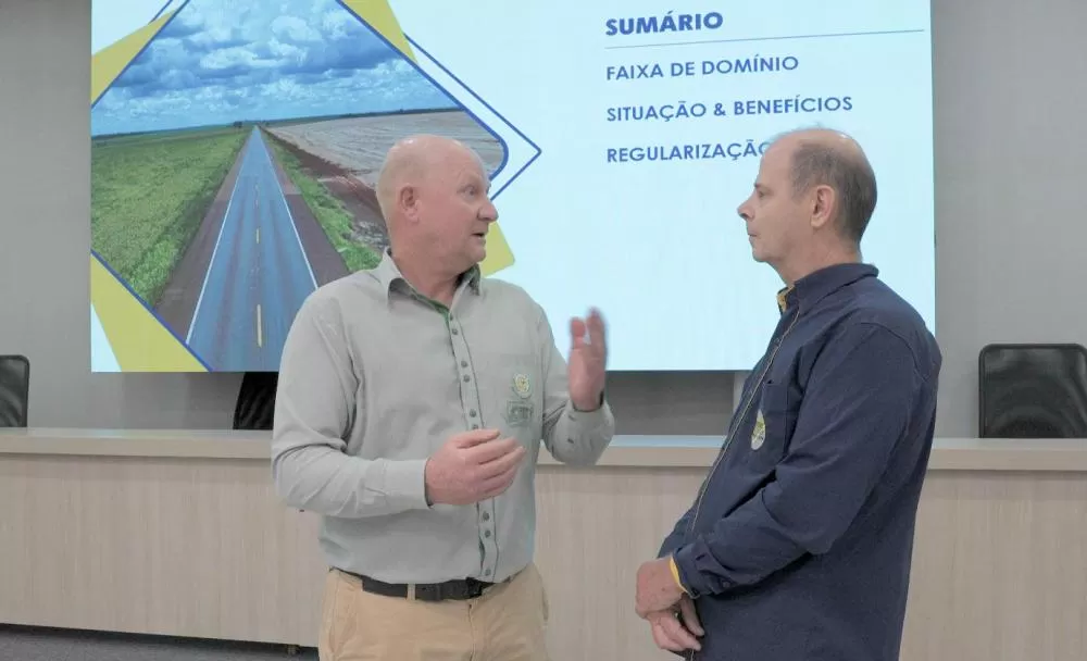 Reunião no auditório da Acimacar reuniu produtores rurais, Sindicato Rural e representantes da Via Campo para tratar da faixa de domínio da BR-163.