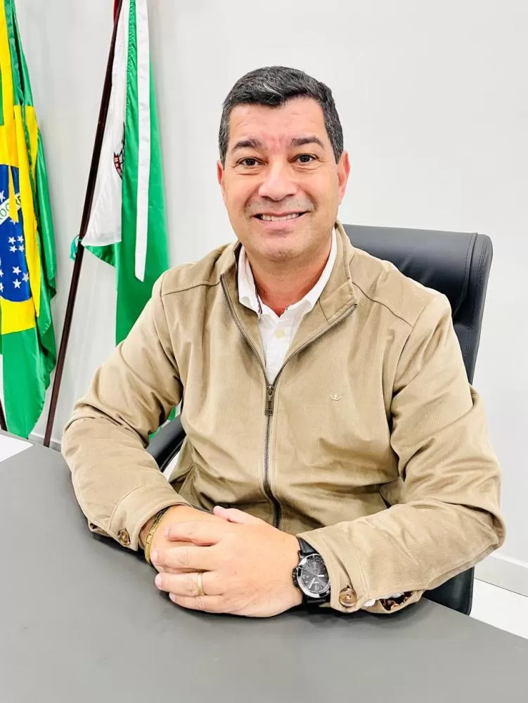 Coronel Welyngton solicitou estudo para ampliação e adequação da rede elétrica em escolas municipais (Foto: Cristiano Viteck)