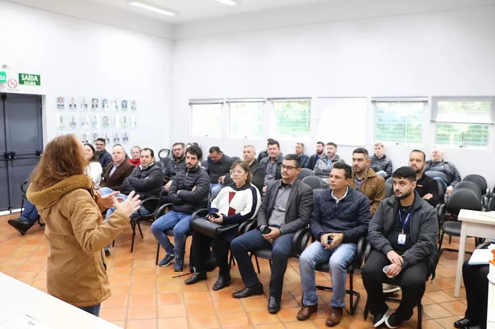 Equipes técnicas dos municípios lindeiros participaram de reunião para início dos trabalhos da Rede de Planejamento - Usina de Projetos. (Foto: Divulgação)