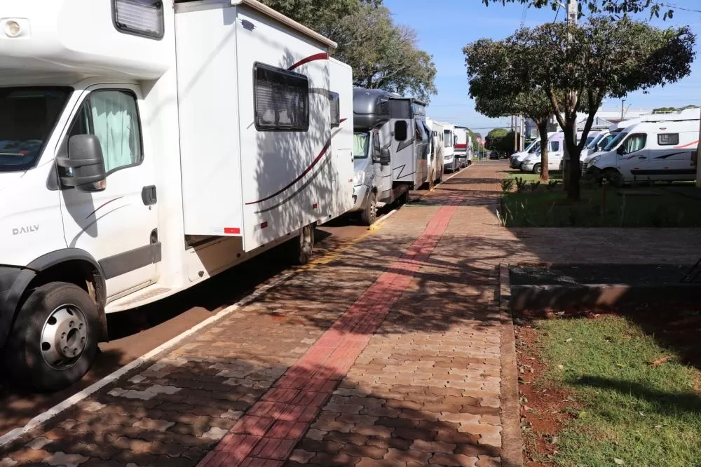 Caravana de trailers e motorhomes do Circuito Caminhos do Paraná permanece em Pato Bragado até a manhã de quinta-feira. (Foto: Divulgação)