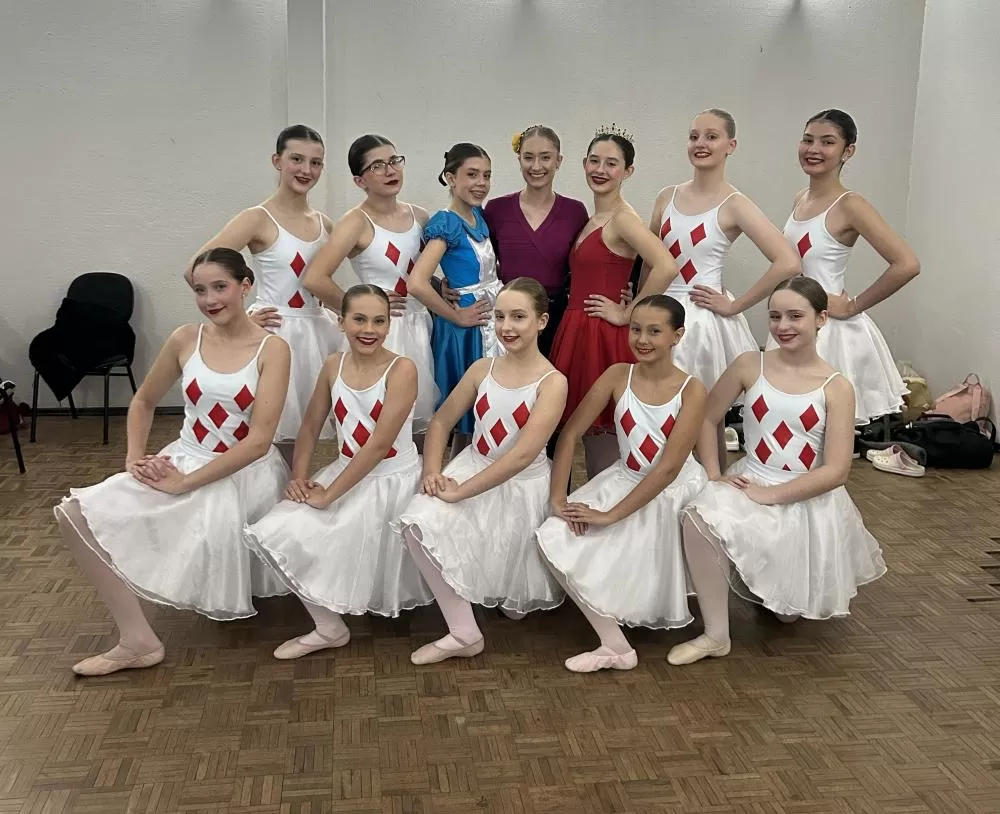 Bailarinas conquistaram o pódium para o Ballet do Colégio Luterano Rui Barbosa no 11º Toledo em Dança. (Fotos: Divulgação)