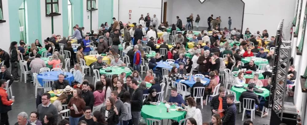 Feijoada beneficente do Rondon Tênis Clube reuniu mais de 500 pessoas e reforçou o crescimento da entidade em Marechal Cândido Rondon. (Foto: João Livi)