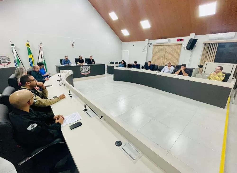 Audiência pública na Câmara de Marechal Cândido Rondon reuniu moradores, vereadores e autoridades para discutir segurança nos bairros Augusto I e II. (Foto: Divulgação)